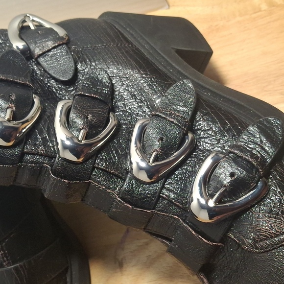 AEROSOLES Black and Silver Ankle Booties with Chunky Sole - Picture 4 of 10